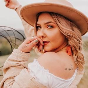 Meet your Posher, Kelsie